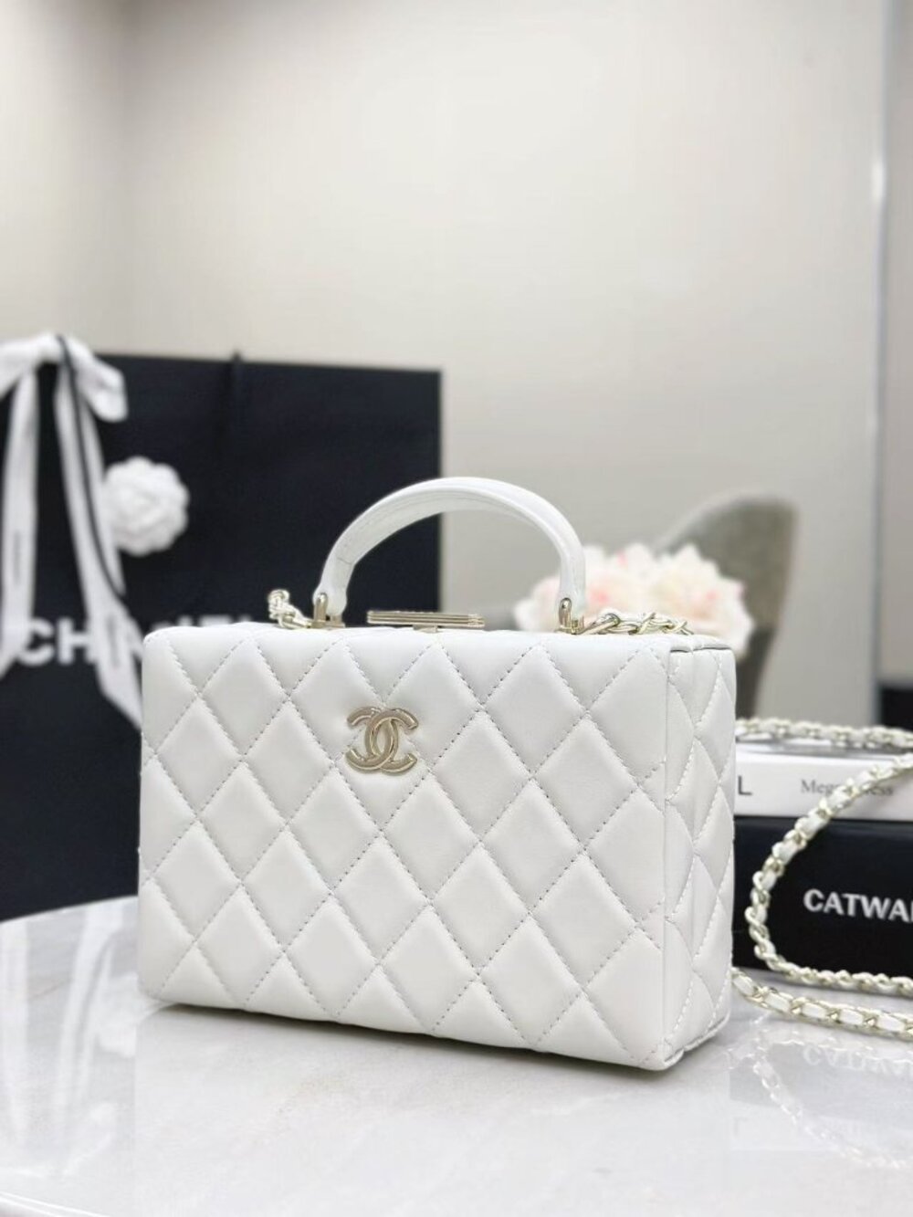 Classic CHANEL bag: A Stylish and Versatile Choice for Elegance